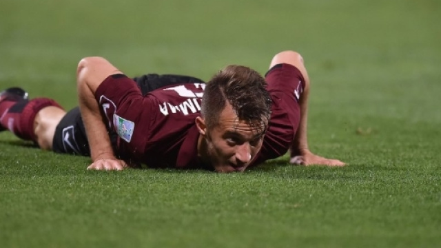 In foto la disperazione di Alfredo Donnarumma attaccante della Salernitana