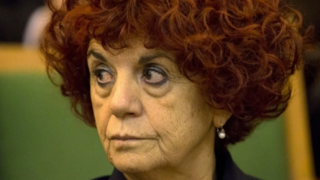 Scuola, il ministro Fedeli parla del rinnovo del contratto e del bonus dei docenti.