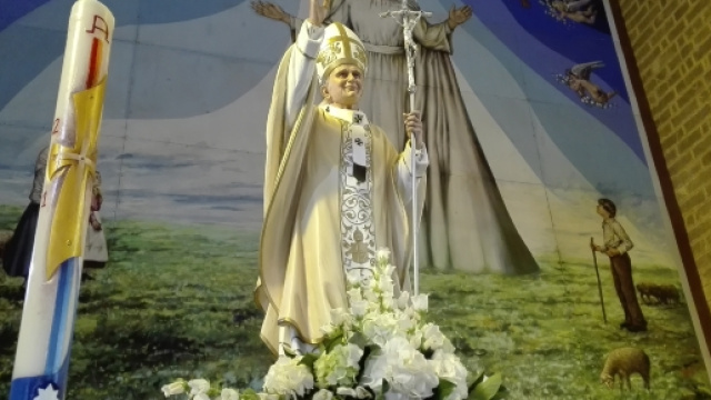 Statua San Giovanni Paolo II nel Satuario