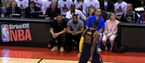 LeBron yells at Drake after throwing down a dunk as Raptors face ... - usatoday.com