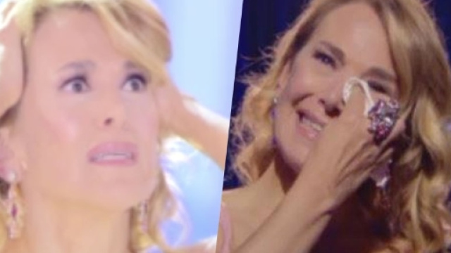 Barbara D'Urso si commuove durante la puntata del 7 maggio di Domenica Live.