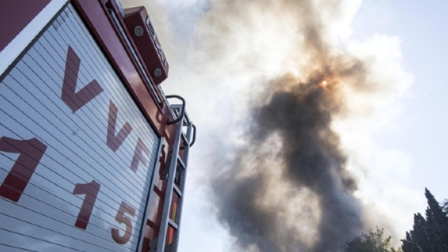 I vigili del fuoco a lavoro a Pomezia presso la Eco X