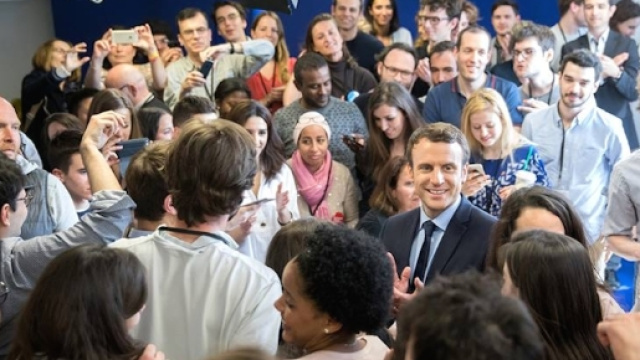 Il nuovo presidente di Francia si chiama Emmanuel Macron