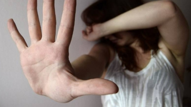 Varese, romeno picchia ex compagna e fugge: arrestato.