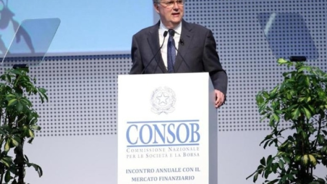 Vegas: Le banche italiane non dovrebbero svendere i propri NPL