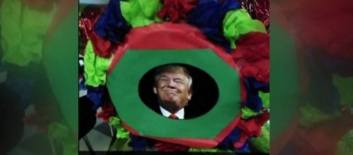 Teacher suspended for letting students hit pinata with president's face on it - Photo: Blasting News Library - wfla.com