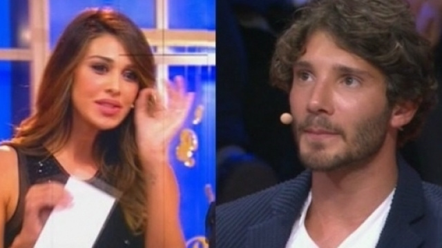 Belen e Stefano: schermaglie amorose in tv, Andrea Iannone sta a guardare?