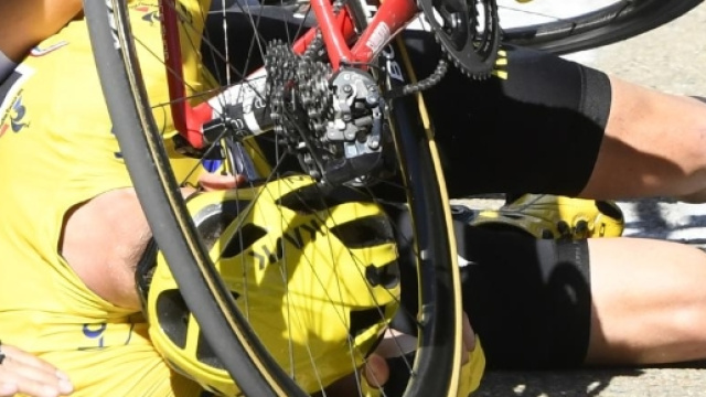 Froome vittima durante un incidente stradale