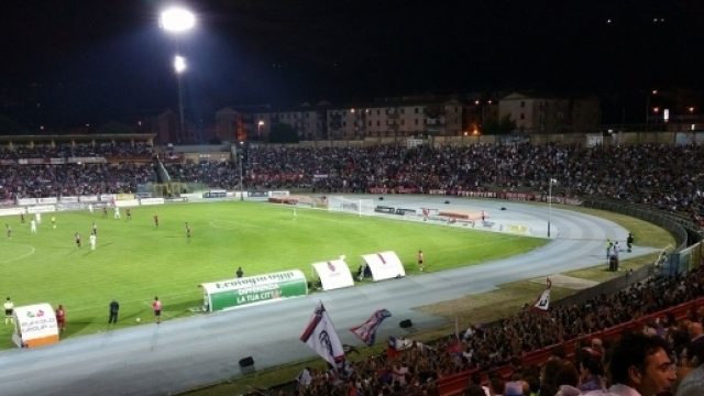 Una foto dello stadio del Cosenza durante la partita