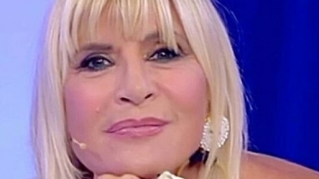 Uomini e donne: &egrave; scoppiata la passione tra Gemma e un cavaliere del trono over.
