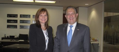 :Ambassador Wayne with Mary Barra / Photo screencap from US Government via wikipedai