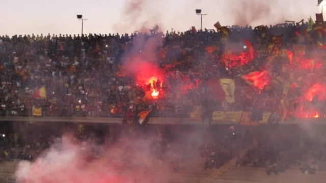 Gli spettarori ieri al "Via del mare"