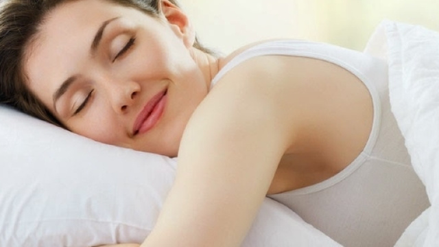 L'insonnia si combatte anche a cena: quali cibi preferire, quali abitudini alimentari evitare per favorire l'addormentamento - foto: hojedescobri