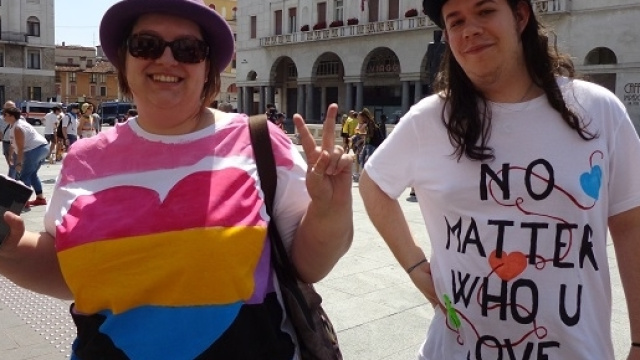 Orgoglio pansex: "Non importa chi ami".