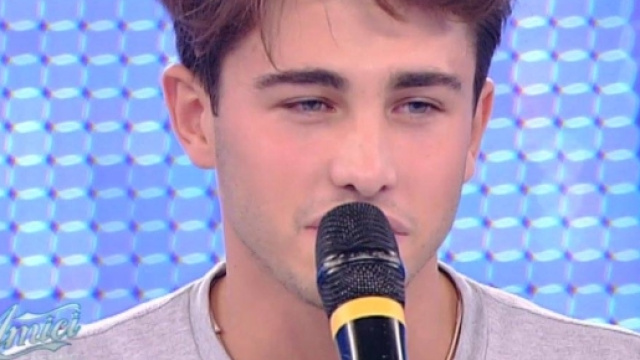 Riccardo Marcuzzo: ecco chi &egrave; il cantante di Amici che fa bagnare ... - bitchyf.it