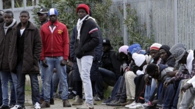 Un'immagine dei migranti 'ospiti' del Cara di Foggia