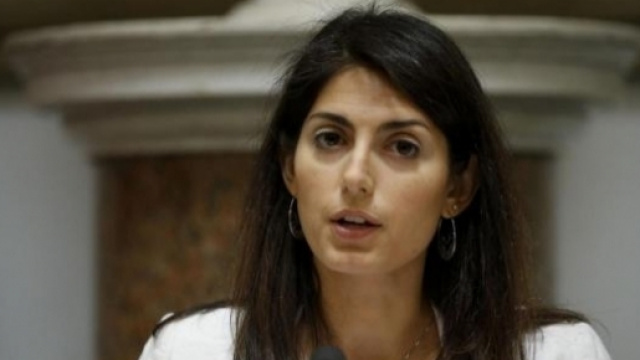 Virginia Raggi conferma su Fb l&rsquo;annuncio della chiusura dei campi rom a Roma