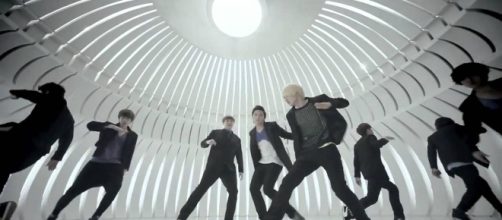 Super Junior 'Mr. Simple' [Image via GU Free Music/YouTube Screencap]