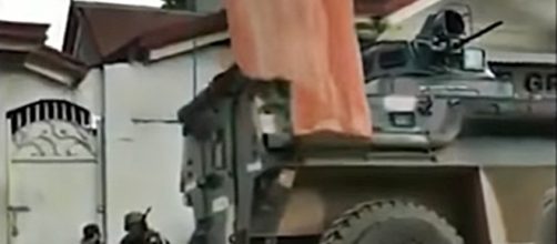 Philippine Military In Heavy Clashes With ISIS Affiliates During Battle Over Control Of Marawi / screencap from Warleaks via Youtube
