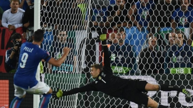 L'errore dal dischetto di Graziano Pell&egrave; contro Neuer agli Europei del 2016