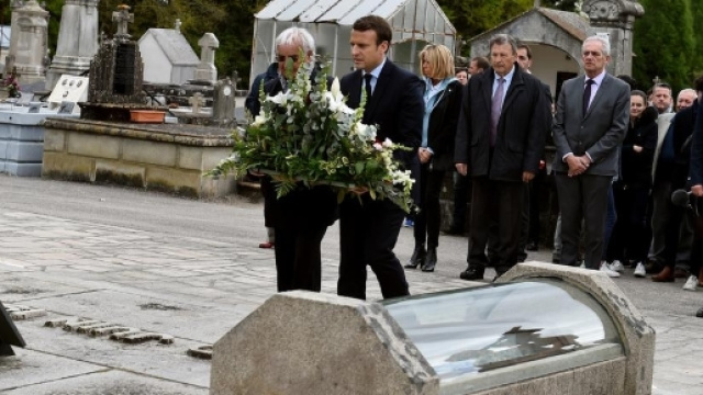 L'instant pr&eacute;sident du candidat Macron &agrave; Oradour-sur-Glane ... - lepopulaire.fr