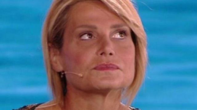 Brutto colpo per Simona Ventura e il suo 'Selfie'.
