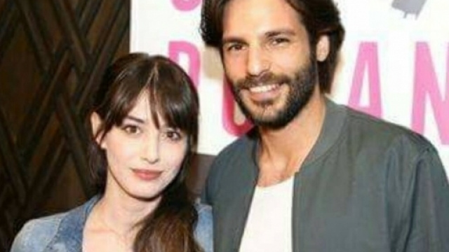 Ozge Gurel e Serkan Cayoglu i due attori protagonisti della soap turca "Cherry Season, la stagione del cuore"