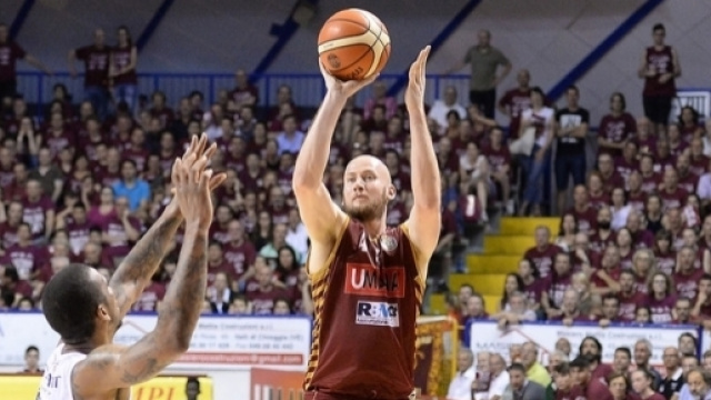 Peric al tiro (credit www.legabasket.it)