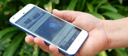 Google Pixel XL2 is back in the spotlight with 17.5:9 display ... - pocketnow.com