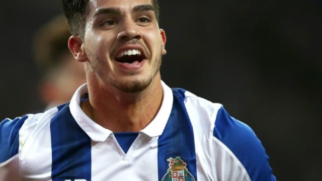 Andr&eacute; Silva al Milan, oggi le visite mediche