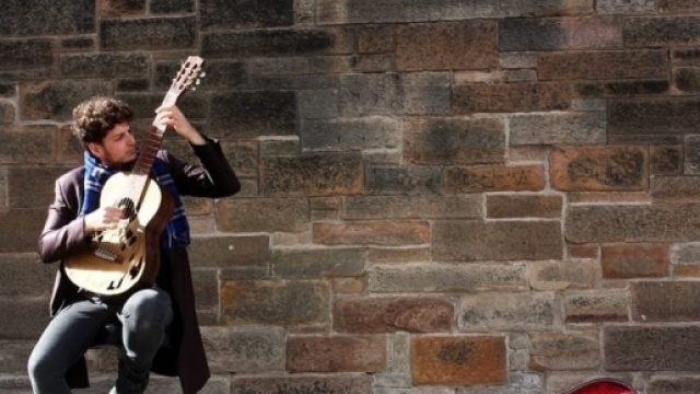 Iniziativa per gli artisti di strada in piazza Matteotti Genova - genovatoday.it