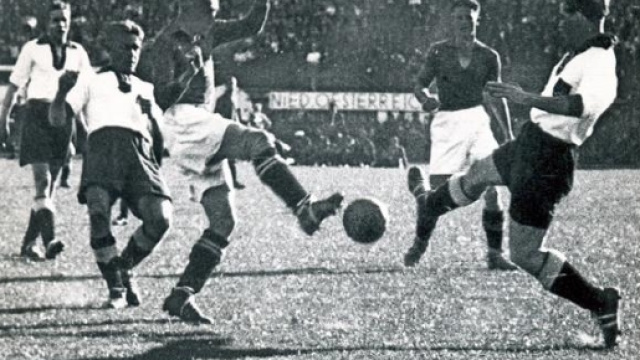 Sindelar durante la partita della riunificazione