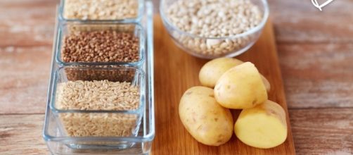 Calor&iacute;as de los hidratos de carbono: arroz y patatas. Foto v&iacute;a "saludabit.es"