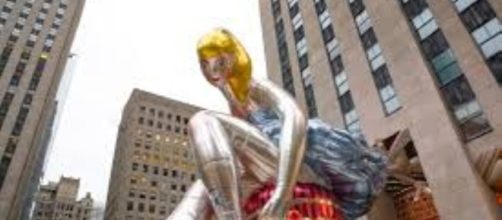 Jeff Koons&rsquo; &ldquo;Seated Ballerina,&rdquo; Rockefeller Center, NY. FAIR USE times.com Creative Commons