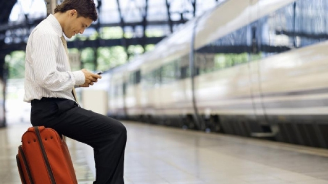 Addio al roaming nell'Ue: eccezioni e nuove tariffe gestori Wind, Tre, Vodafone e Tim.