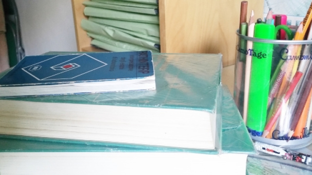 Gli studenti universitari, dopo anni spesi sui libri con il sogno di insegnare, si vedono escludere tale possibilit&agrave;