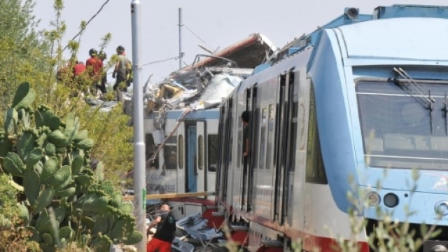 Lecce, scontro fra treni. Dieci feriti.