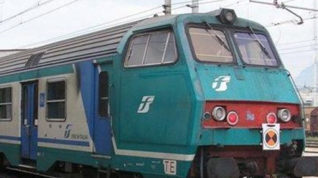 scontro tra treni, sono 10 i feriti