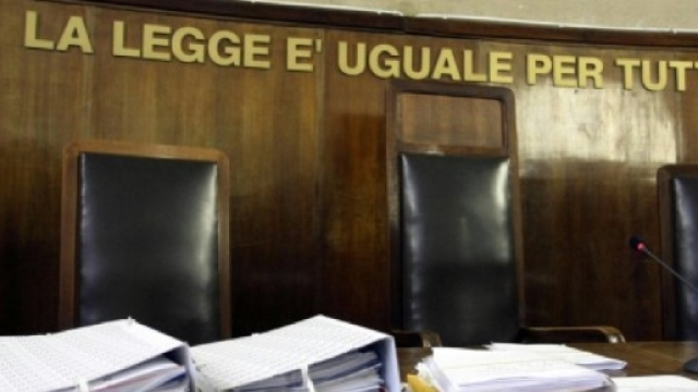 Sentenza storica: 2 pm sono stati condannati al risarcimento danni per l'inerzia nel caso di una donna uccisa dal marito malgrado 12 denunce..