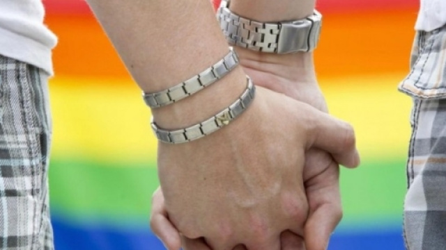 Tre uomini uniti in matrimonio