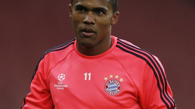 Video: Douglas Costa shows off outrageous skill in Bayern training ... - eurosport.co.uk