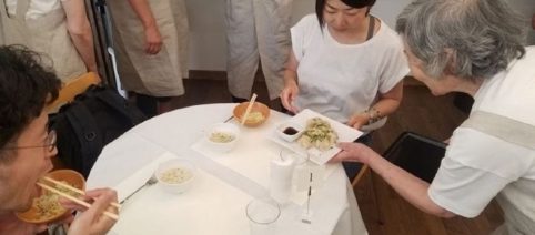 This pop-up restaurant only employs waiters with dementia