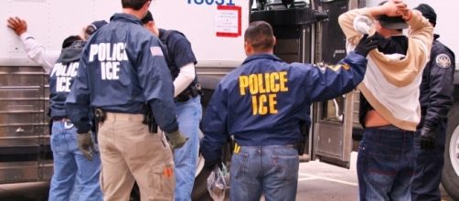 ICE agents. / Photo Courtesy of ICE [Public domain], Wikimedia Commons:https://commons.wikimedia.org/wiki/File%3A100203houston_lg.jpg
