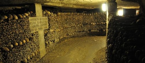 Photo Paris Catacombs via Pixabay by chiefhardy / CC0