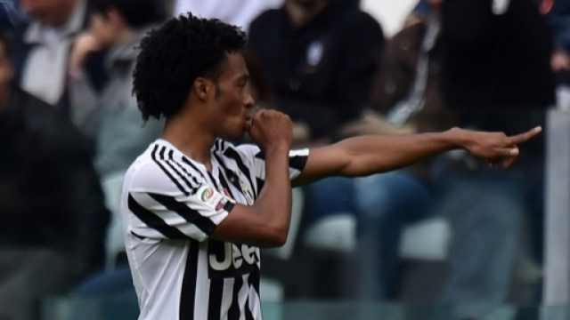 Barcelona are considering Chelsea's Juan Cuadrado's transfer - vbetnews.com