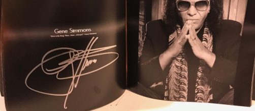 Gene Simmons insists on making headlines for all the wrong reasons.[Image via Twitter/Gene Simmons]