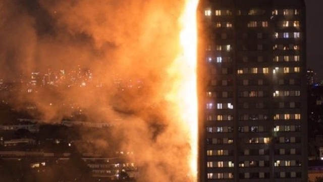 Londra non conosce pace: dopo gli attacchi terroristici, il terribile incendio della Grenfell Tower