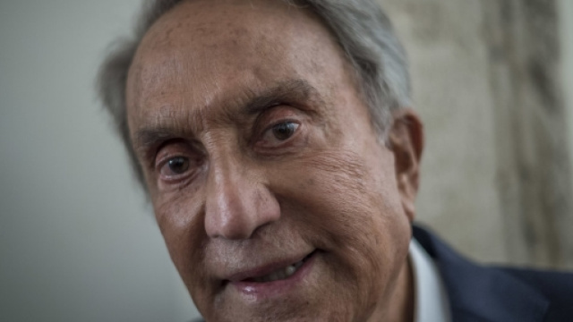 Ritratto del giornalista televisivo Emilio Fede