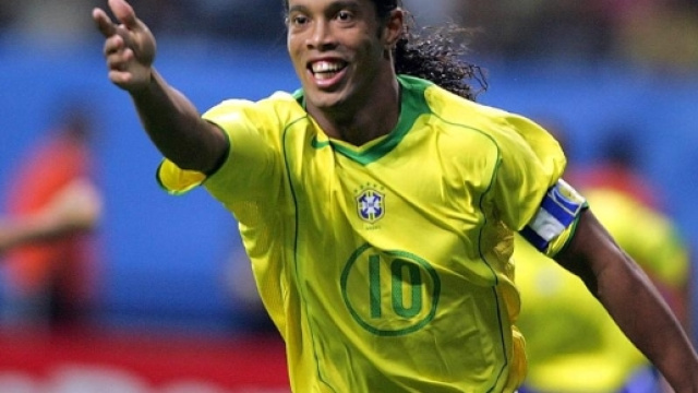 Ronaldinho con la maglia numero 10 della sua nazionale