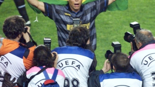 Ronaldo durante i festeggiamenti dopo la finale vinta contro la Lazio